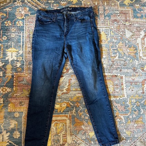 🎃 Pumpkin patch ready skinnies! 🍂 Women's Jeans - Picture 1 of 4